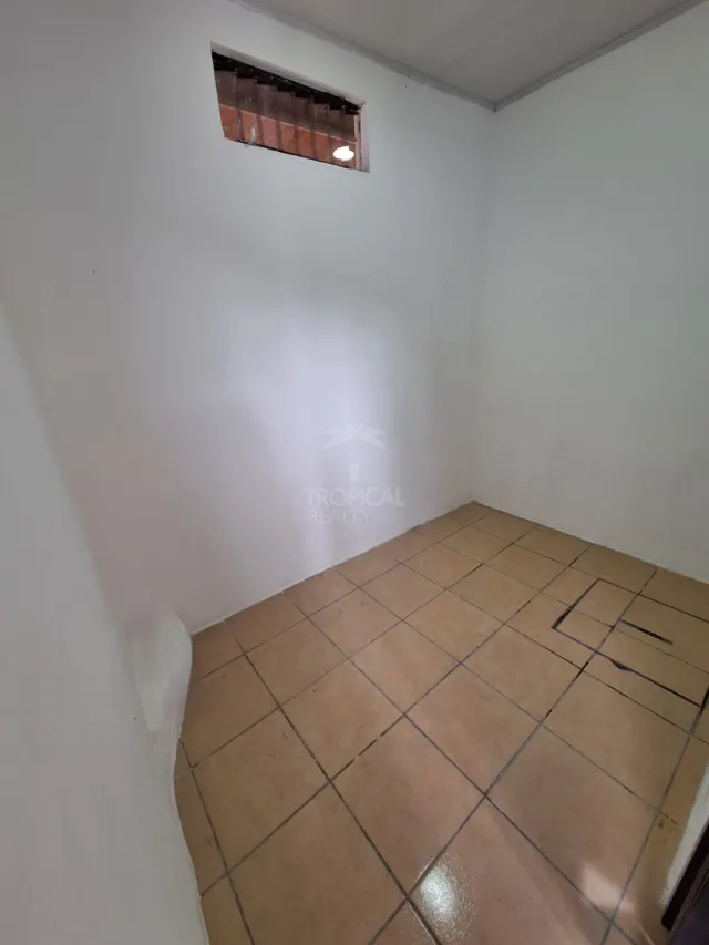 Amplia Casa en Alquiler con Uso Residencial o Profesional en San Rafael de Santa Ana