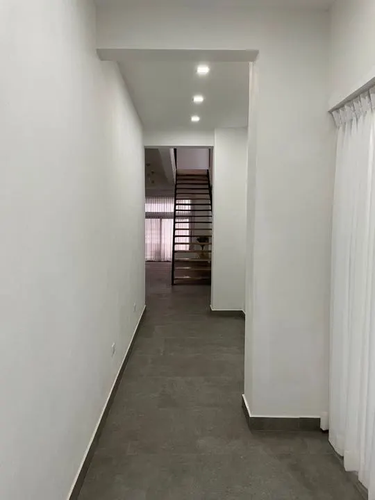 Casa Frente al Mar con Piscina en Playa Tivives – 4 Habitaciones + 2 Apartamentos | $595,000