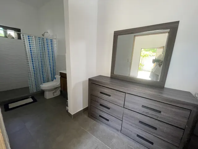 Casa Frente al Mar con Piscina en Playa Tivives – 4 Habitaciones + 2 Apartamentos | $595,000