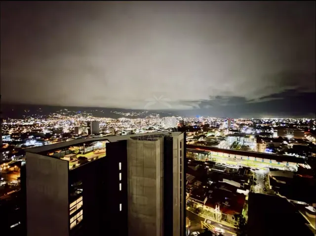Penthouse moderno en Barrio Escalante – | Vida urbana con vista panorámica