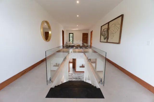 Casa de Lujo con Piscina Infinita y Vistas 360° en la