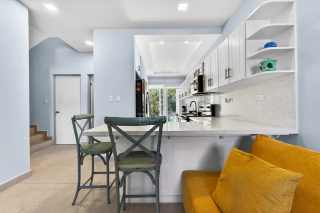 Townhome de Lujo en Venta en Rancho Villa Real | Amueblado, Esquinero y a Minutos de Tamarindo