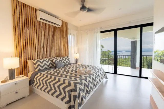 Casa de Lujo con Piscina Infinita y Vistas 360° en la
