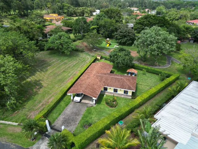 Hacienda Los Reyes: Hogar Familiar y Paraíso del Golf