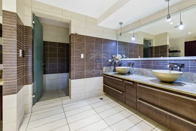 Residencia Contemporánea de Lujo en Venta en Piedades de Santa Ana con Vistas Espectaculares al Valle
