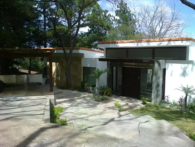 Exclusiva Casa de Montaña en Residencial Privado de Alto Nivel – Santa Ana