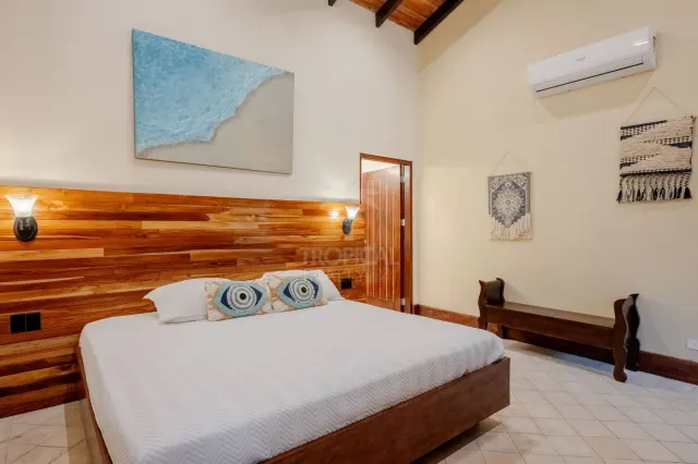 Casa Caoba: Casa colonial moderna de 3 habitaciones en Surfside Estates, Playa Potrero