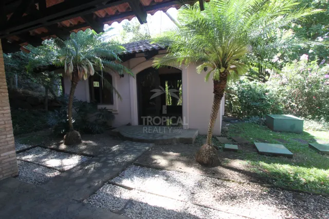 Residencia de Lujo en La Guácima con Bosque Privado y Vistas Panorámicas