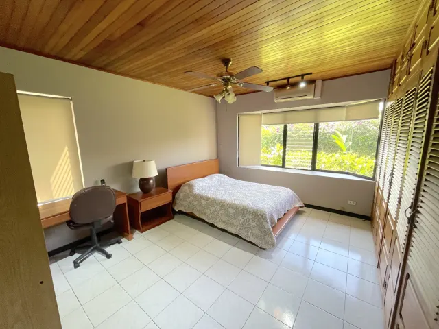 Para Venta Casa de una planta, con piscina