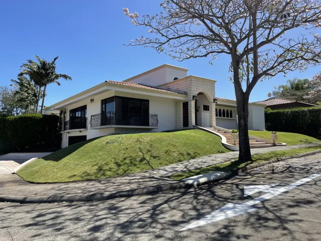 Casa de lujo en venta por Intel, La Cañada