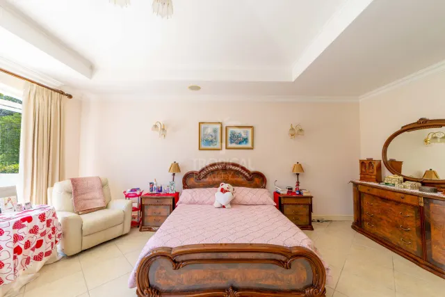 Lujosa Residencia Frente al Campo de Golf en Venta en Valle del Sol, Santa Ana
