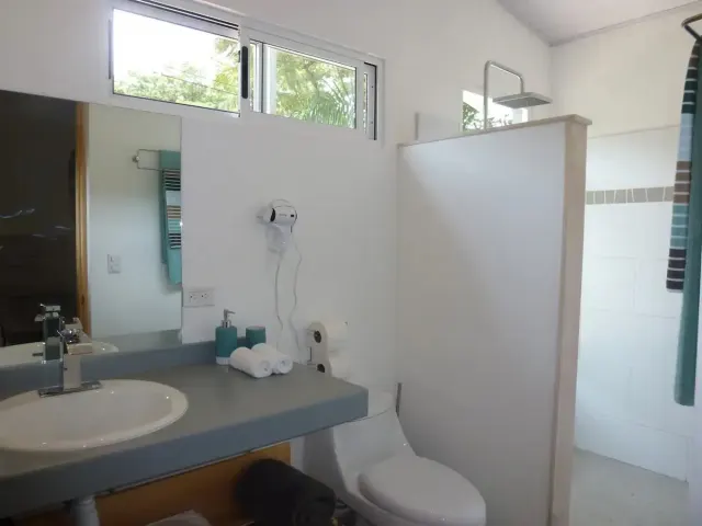 En Venta: Propiedad de Inversión Llave en Mano con 6 Lodges en Surfside Potrero