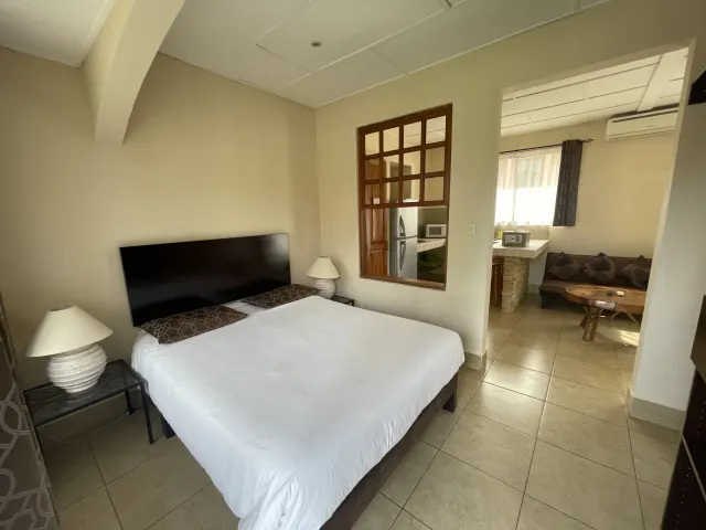 Exclusiva Propiedad con Potencial de Inversión en el Corazón de Jaco Beach