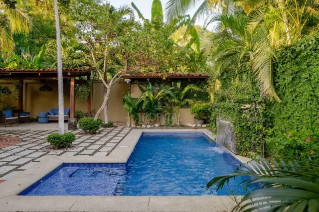 Casa Caoba: Casa colonial moderna de 3 habitaciones en Surfside Estates, Playa Potrero