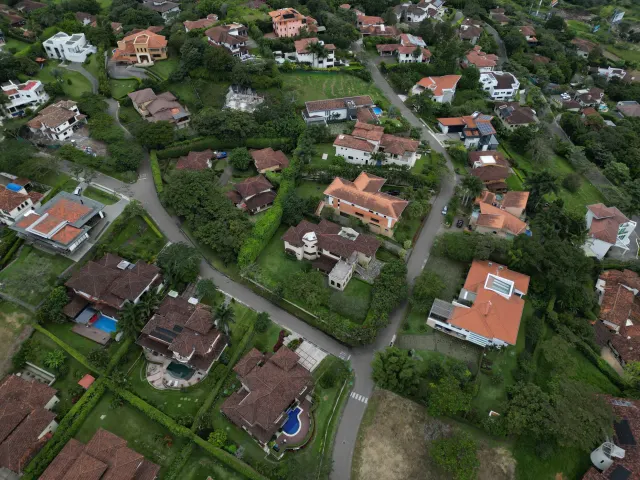 Se vende amplia casa en Condominio Villa Real