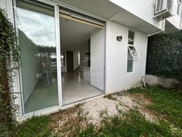 Townhouse Contemporáneo en Alquiler – Piedades de Santa Ana