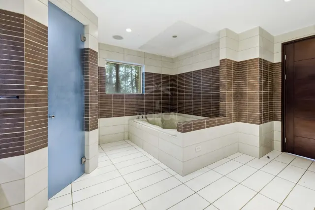 Residencia Contemporánea de Lujo en Venta en Piedades de Santa Ana con Vistas Espectaculares al Valle