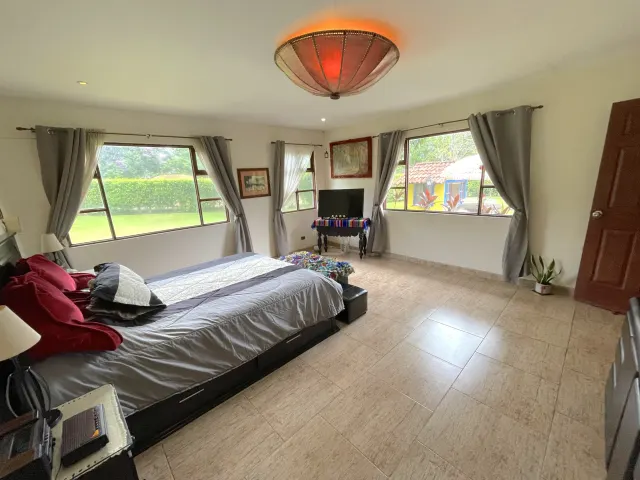 Hacienda Los Reyes: Hogar Familiar y Paraíso del Golf