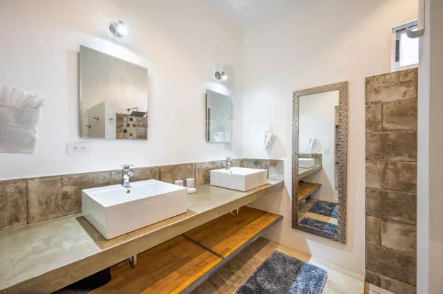 Villas Oasis – Propiedad Multifamiliar con Potencial de Inversión Cerca de Tamarindo