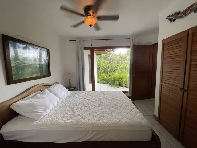 Propiedad de 26 hectareas con canopy tour, caballos, dos casas y plataformas planas listas para construir casas