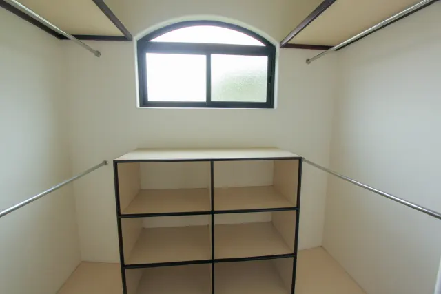 Casa en alquiler o venta en lujoso condominio Bosques de Lindora ALQUILADA