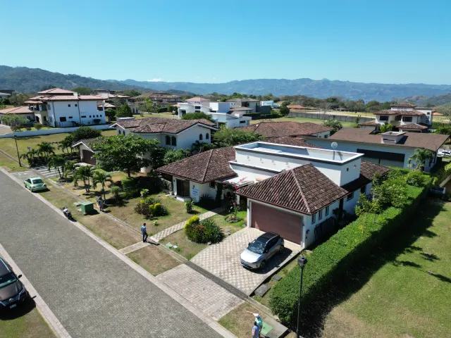 Los Reyes La Guácima casa de una planta en venta o alquiler