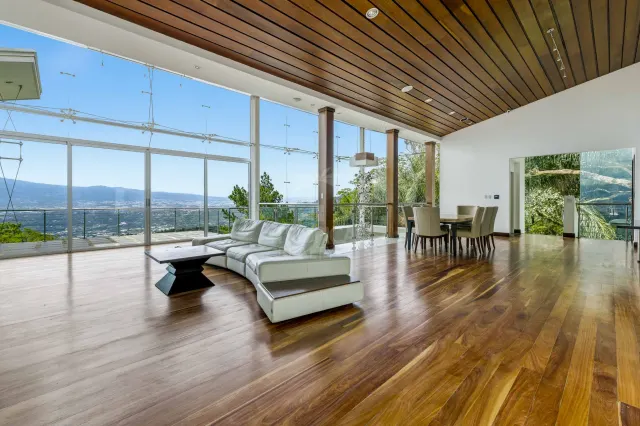 Residencia Contemporánea de Lujo en Venta en Piedades de Santa Ana con Vistas Espectaculares al Valle