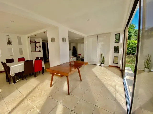 Escazu, casa moderna en venta independiente