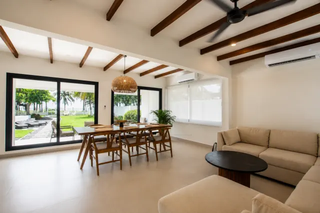 Una Villa Frente al Mar Donde el Lujo se Vive con Naturalidad
