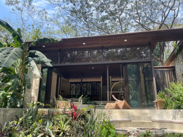 Venta de Propiedad con Dos Casas Cerca de Playa Hermosa, Santa Teresa