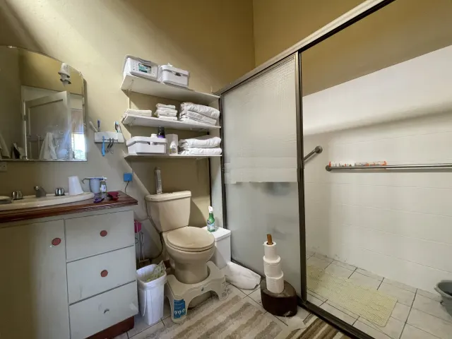 Casa de un Nivel con Vistas y Jardines Santa Ana, Alto Las Palomas