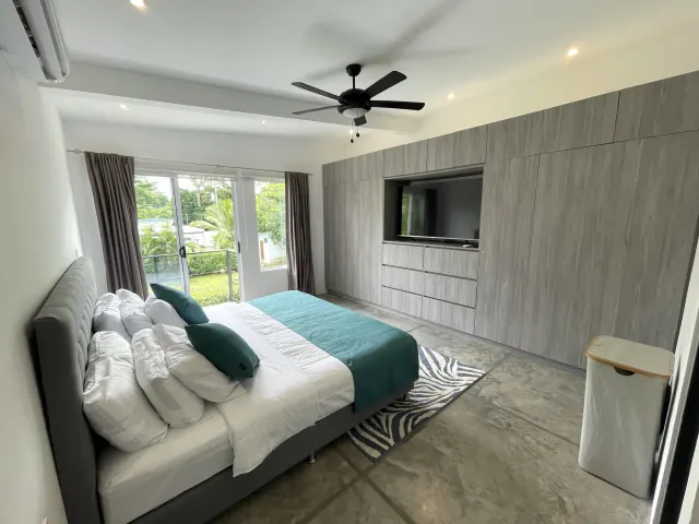 Casa de Playa Moderna en Venta Cerca de Playa Palma, Parrita