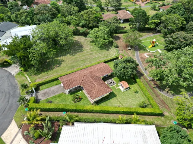 Hacienda Los Reyes: Hogar Familiar y Paraíso del Golf