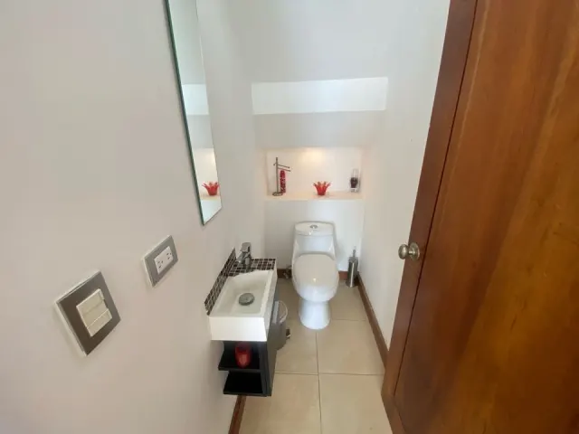 Escazu, casa moderna en venta independiente