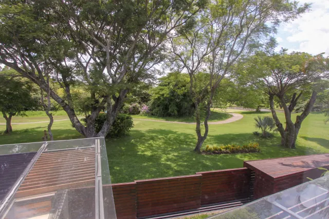 Refugio Moderno en Campo de Golf: Espectacular Casa en Valle del Sol, Santa Ana