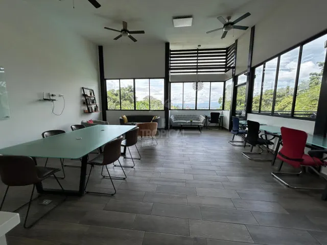Townhouse Contemporáneo en Alquiler – Piedades de Santa Ana