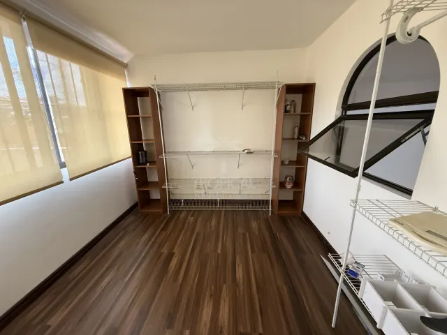 Casa Independiente en Venta en Rohrmoser con 4 Habitaciones