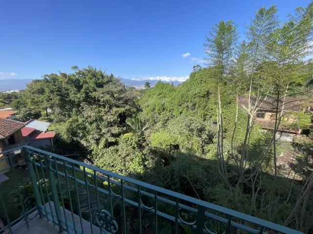 Apartamento en Alquiler en San Rafael de Escazú – $1,350