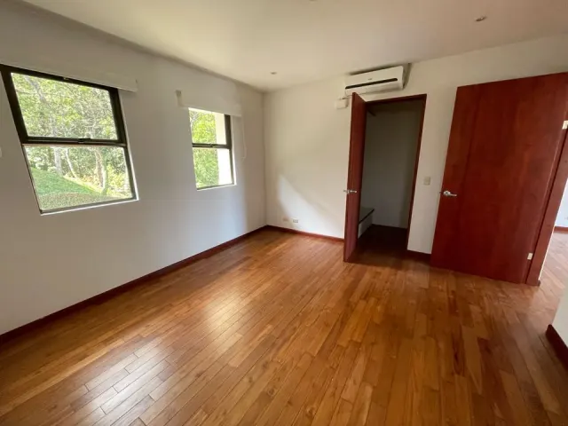 Casa moderna en condominio Ciudad Colon con vistas