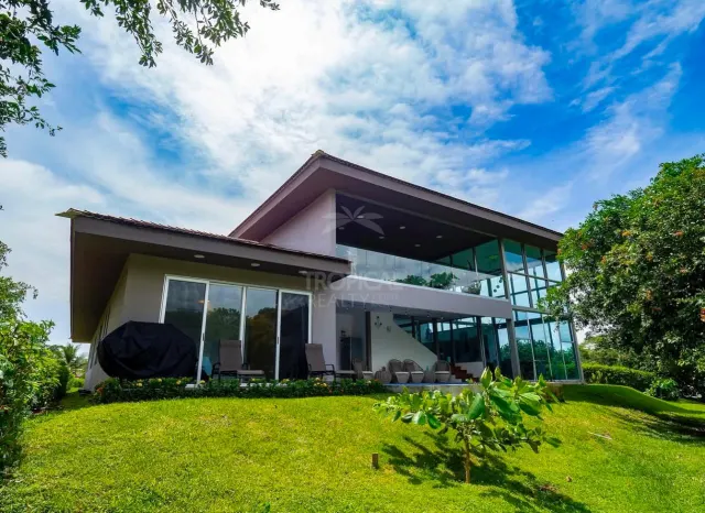 Casa de Lujo de Una Planta en Venta Playa Hermosa, Mistico