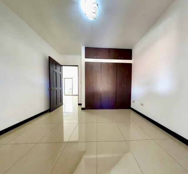 Condominio Moderno de 2 Dormitorios en Monte Blanco, Heredia