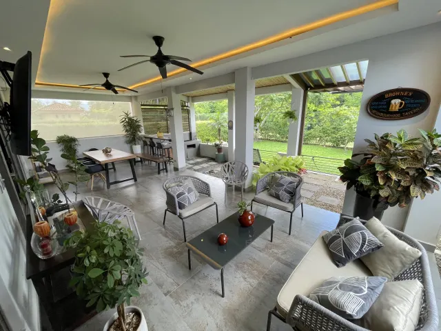 Hermosa Casa en Venta en Condominio - Hacienda Los Reyes