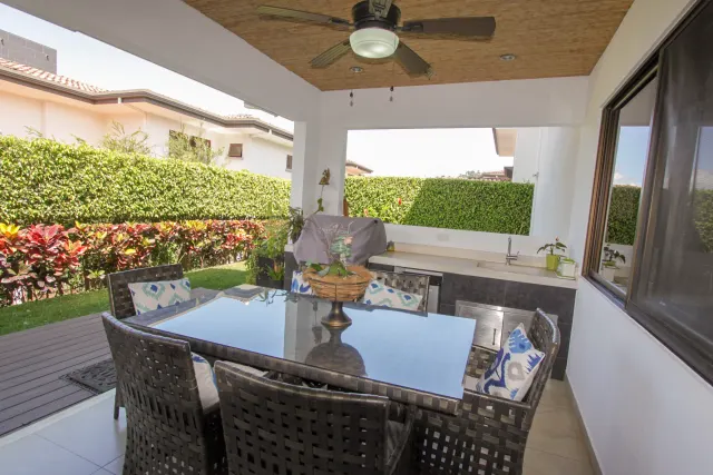 Casa en Venta en Lomas del Valle, Alto de Las Palomas – 3 Habitaciones con Amenidades de Lujo
