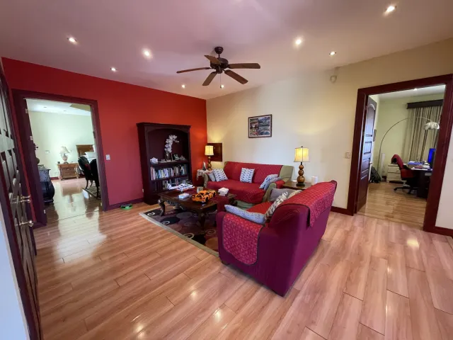 Bosques de Doña Rosa, casas
