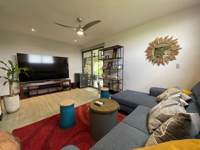 Hermosa Casa en Venta en Condominio - Hacienda Los Reyes