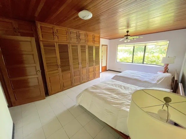 Para Venta Casa de una planta, con piscina