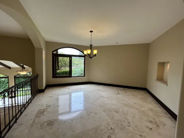 Se vende amplia casa en Condominio Villa Real