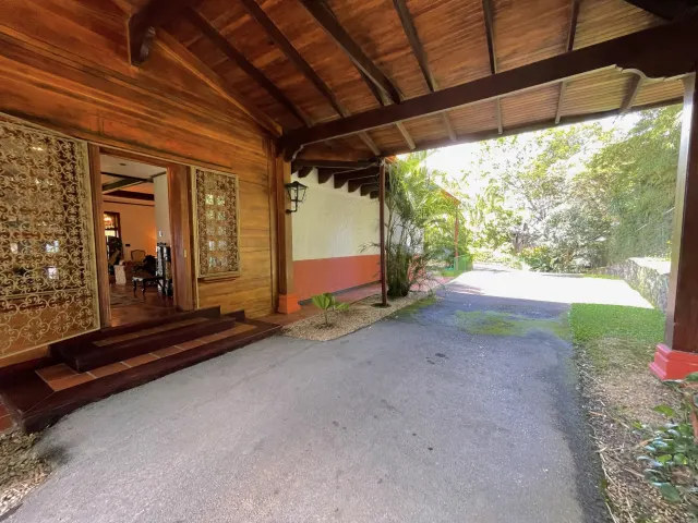 Santa Ana Piedades casa de una planta con 10.763m2