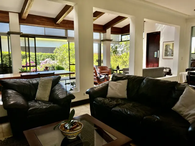 Los Reyes La Guácima casa de una planta en venta o alquiler
