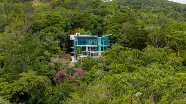 Residencia Contemporánea de Lujo en Venta en Piedades de Santa Ana con Vistas Espectaculares al Valle
